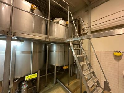 Overview picture of 2002 Jahala DTI5000 s/s vertical storage tank 5.000L